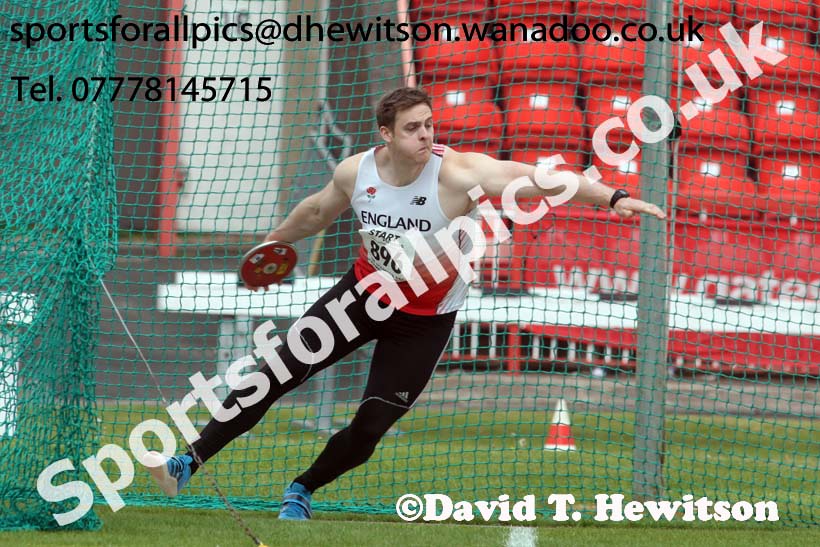 Mens senior discus, North Eastern Champs, Gateshead Stadium. Photo: David T. Hewitson/Sports for All Pics